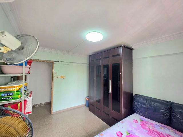 341A Sembawang Close HDB Apartment Room Rental, $750, 1 Bed 2 Bath 1,195 sqft $0.63 psf