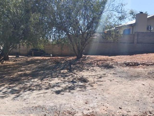 342 m² Land available in Oudtshoorn