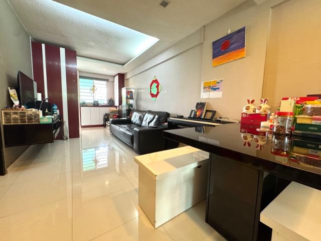 343 Clementi Avenue 5 HDB Apartment For Sale, $418,000, 2 Bed 2 Bath 721 sqft $580.00 psf