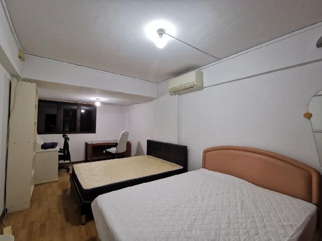 343 Clementi Avenue 5 HDB Apartment Room Rental, $1,400, 1 Bed 1 Bath 161 sqft $8.70 psf