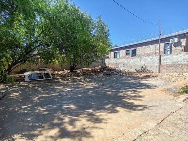 343 m² Land available in Oudtshoorn