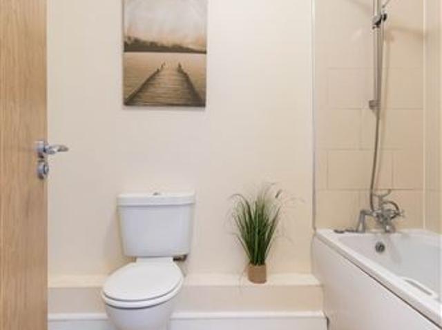 345,000 | Apt 86 Southgate, Cork Street, South City Centre, Dublin 8 Felicity Fox Estate Agents 5015 MyHome. Ie Residential