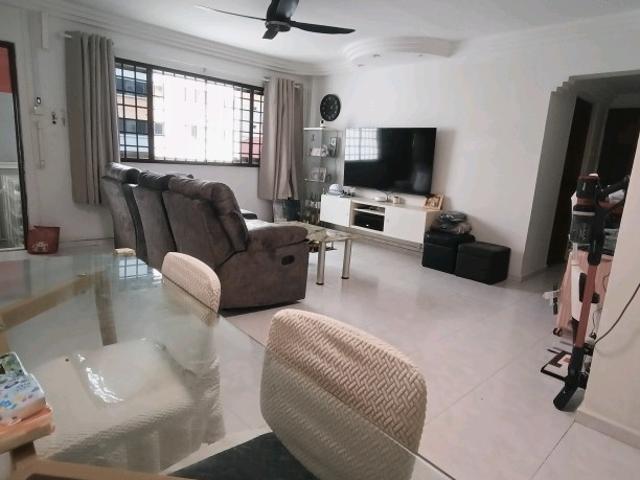 345 Bukit Batok Street 34 HDB Apartment Room Rental, $900, 1 Bed 1 Bath 215 sqft $4.19 psf
