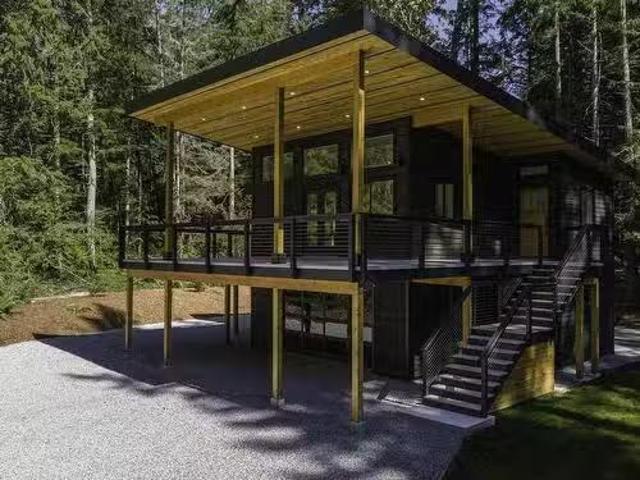 3465 Stellar Place, Roberts Creek, BC, V0N 2W4 house for sal.