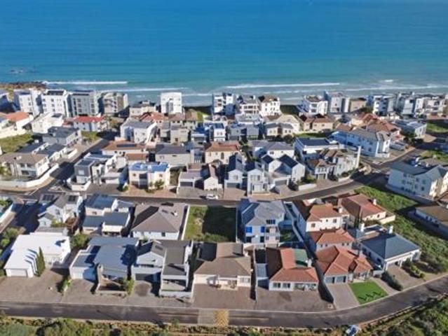348 m² Land available in Calypso Beach