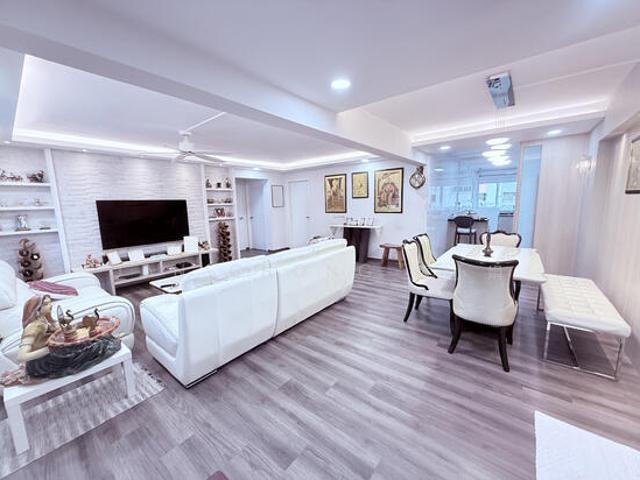 348 Woodlands Avenue 3 HDB Apartment For Sale, $650,000, 3 Bed 2 Bath 1,313 sqft $495.00 psf