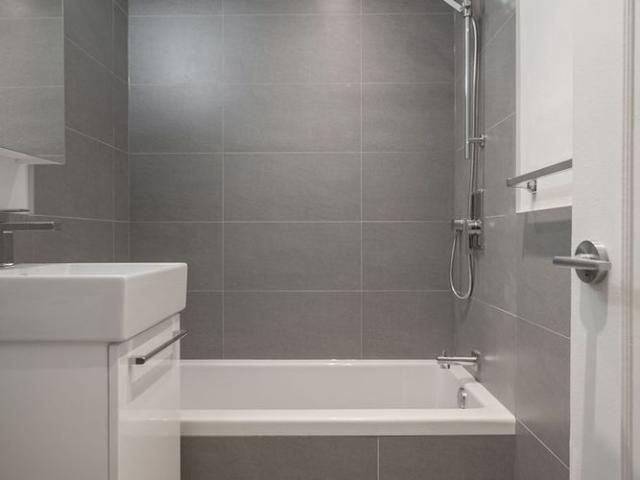 3495 Rue de la Montagne