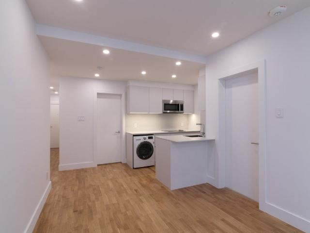 3495 Van Horne 1 Bedroom Apartment for Rent at 3495 Av Van Horne, Montréal, QC H3S 1R7 Parc Kent