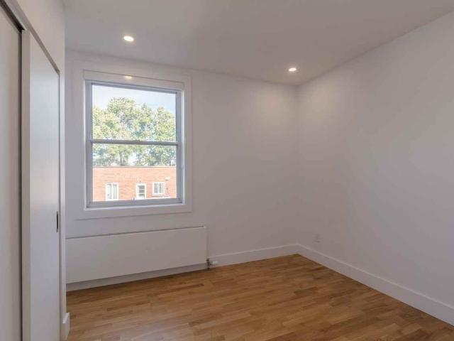 3495 Van Horne 1 Bedroom Apartment for Rent at 3495 Av Van Horne, Montréal, QC H3S 1R7 Parc Kent