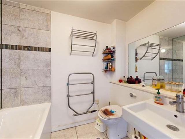 349,000 | 25 Compass Court, South Royal Canal Park, Ashtown, Dublin 15 Leonard Wilson Keenan 4994 MyHome. Ie Residential