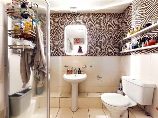 349,000 | 37 Brooklawn Strandville Avenue, Clontarf, Dublin 3 Leonard Wilson Keenan 4972 MyHome. Ie Residential
