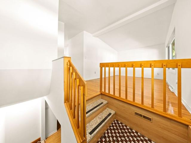 349 Av. George V