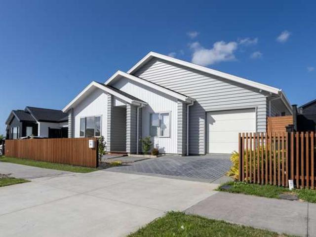 34 Tipu Crescent, Milldale, Rodney