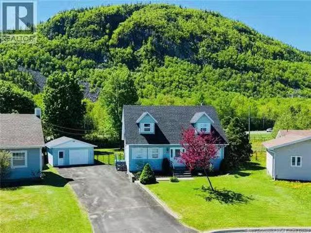 34 Walker Crescent, Campbellton, NB, E3N 3N8 house for sale.
