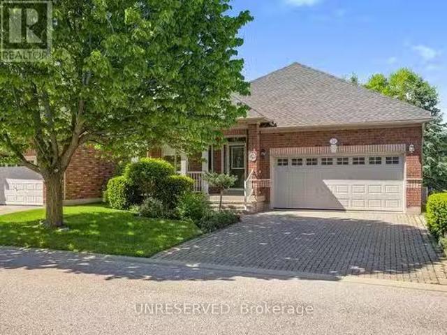 34 Briar Gate Way, New Tecumseth, ON, L9R 2A6 condo for sale.