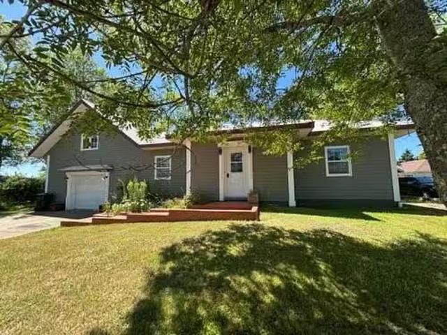 34 Clements Avenue, Yarmouth, NS, B5A 2L7 house for sale Li.