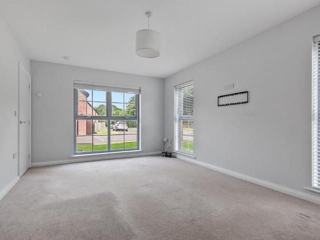34 Hydepark Mews