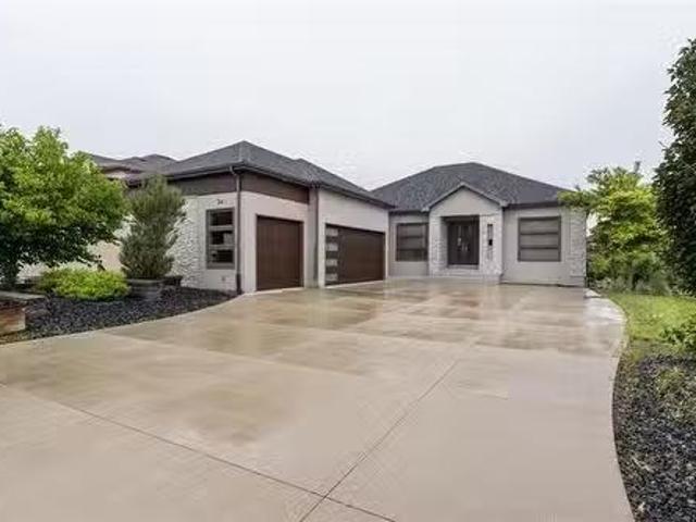 34 Jordanas Run, East St Paul, MB, R2E 0N6 Luxury House for.