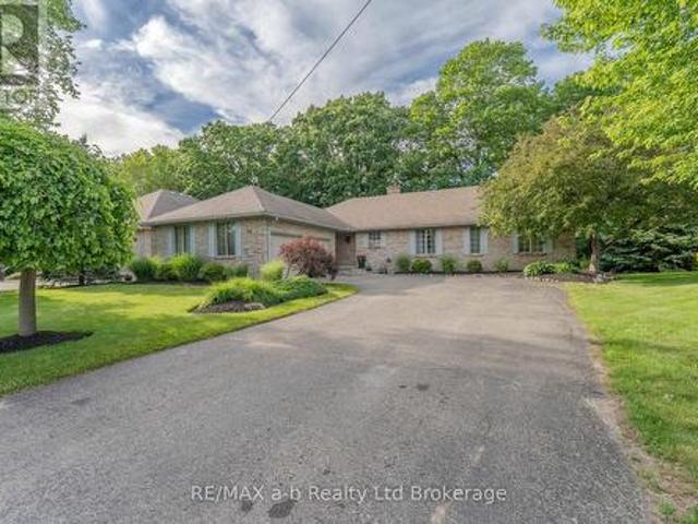 34 Lorraine Avenue, Tillsonburg, ON, N4G 4V3 house for sale | Listing ID X13425 | Royal LePage