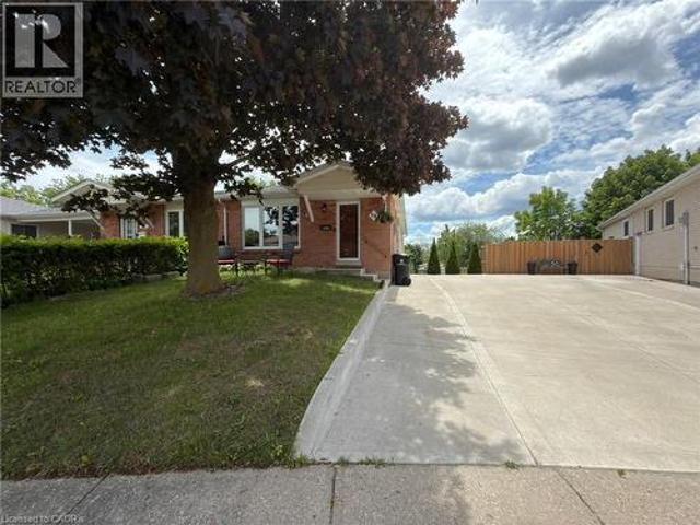 34 Nora Court, Cambridge, ON, N3C 3N1 house for lease | Listing ID 40842 | Royal LePage
