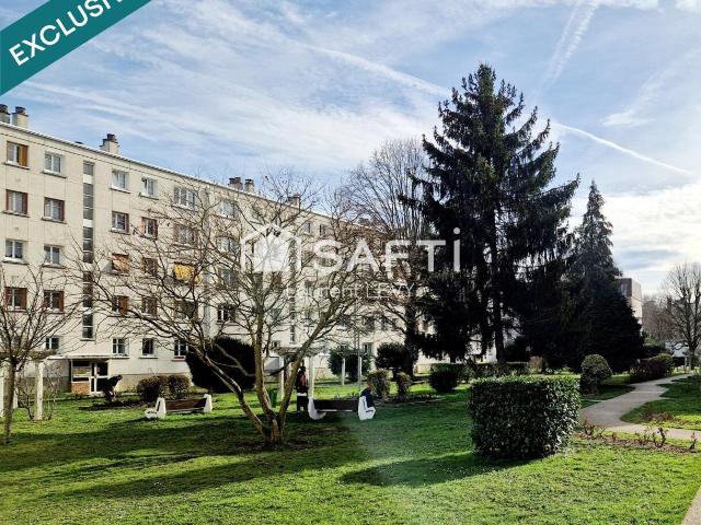 3/4 p 2 /3 chambres, garage + place cour + cave