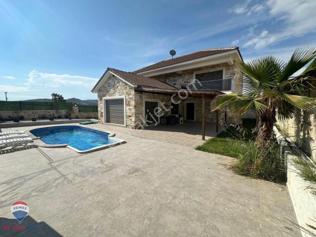 34 Remax Bestten Foçaköyde Satılık Müstakil Havuzlu 3+1 Villa