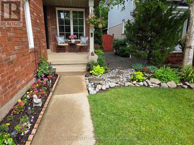 34 Standish Street, Halton Hills, ON, L7G 5V7 house for sale | Listing ID W13459 | Royal LePage