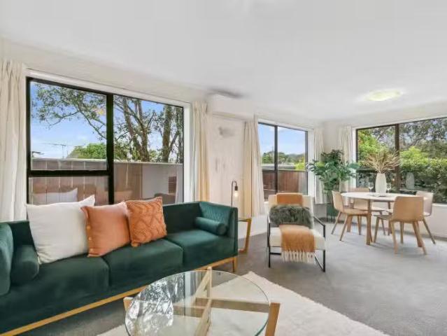 3/4 Stewart Drive, Newlands, Wellington City