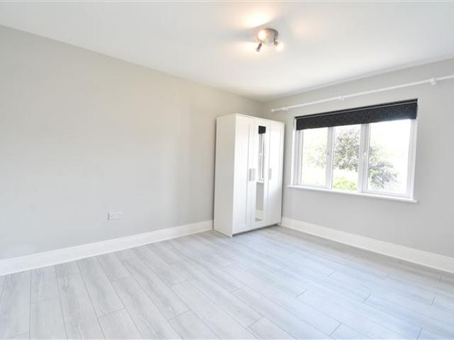 350,000 | 10 Oakwood, The Paddock, Enniscorthy, Wexford Paula Treacy Estates 5010 MyHome. Ie Residential
