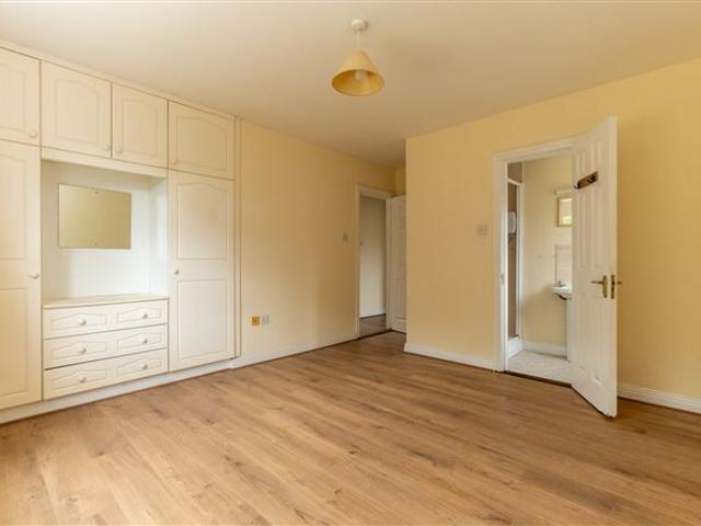 350,000 | 40 Summerdale Lawn, Ballyclamasy, Youghal, Co. Cork Sherry FitzGerald Hennessy 5024 MyHome. Ie Residential