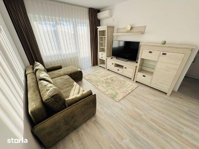 350 euro/luna, Unirea Towers, Podu Ros, apartament 1 camera + parcare