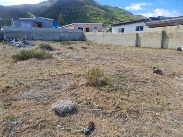 350 m² Land available in Hawston