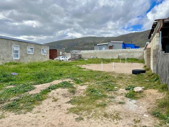 350 m² Land available in Hawston