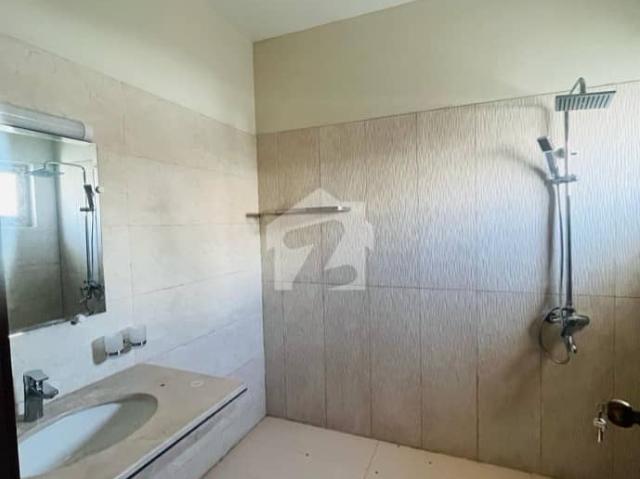 350 Sq Yards Of Comfort & Convenience In Prime Location