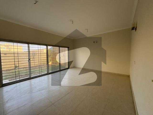 350 Sq Yd Boulevard Category Luxury Villa For Sale Precinct 35, Sports City, BTK Near Rafi Cricket Stadium | 4 Bedrooms, Drawing, Dining, Closed Italian Kitchen & TV Lounge | 100 Sq Yd Backyard Lawn | 15 Min Drive from Main Gate. Bahria Sports City