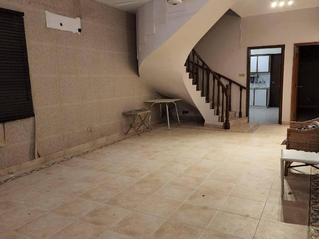 350 Sq. Yd house for rent