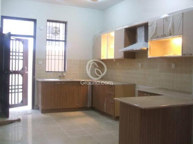 350 Yd² House for Sale