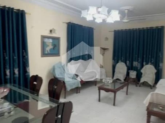 350square yards ground +2 bungalow available for rent commercial at block 6 gulshan e iqbal