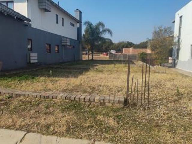 352 m² Land available in The Island Estates