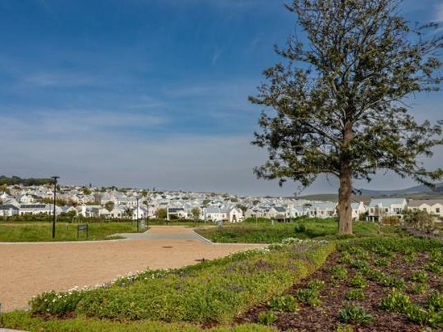 352 m² Land available in Volaire Estate