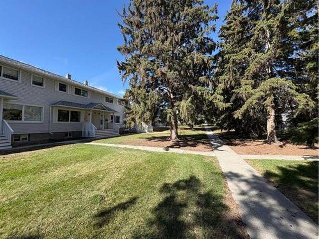 354 Killarney Glen Court Sw, Calgary, AB, T3E 7H4 townhouse for sale | Listing ID A2214 | Royal LePage