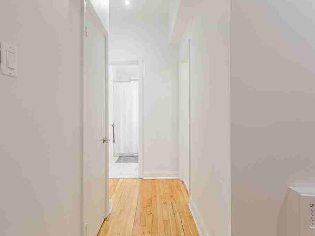 3555 Avenue Atwater Studio Apartment for Rent at 3555 Av Atwater, Montréal, QC H3H 1Y3