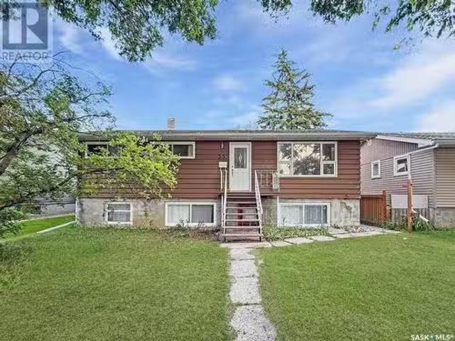 355 3Rd Avenue Se, Swift Current, SK, S9H 3K6 house for sale.