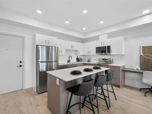 355 CLAREVIEW STATION DR NW