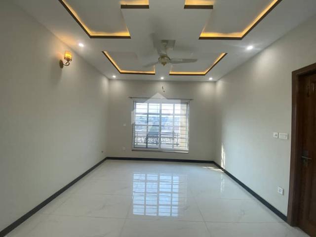 35*70 Like New Doubble Story House Available For Rent G 13/2 IDeal Location
