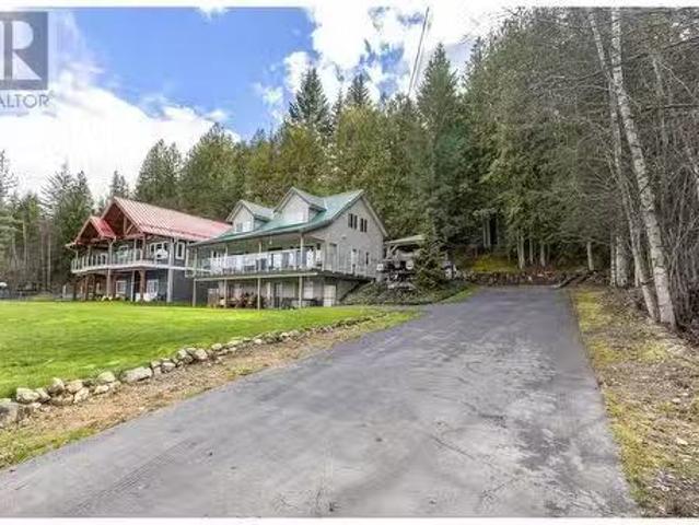 3572 Eagle Bay Road, Eagle Bay, BC, V0E 1T0 house for sale.