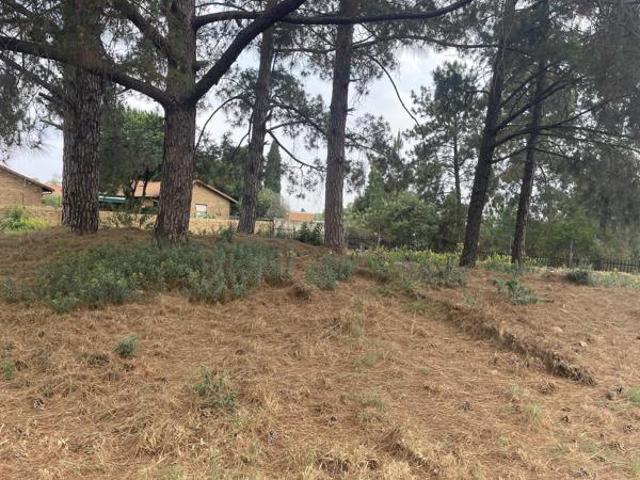 357 m² Land available in Die Hoewes