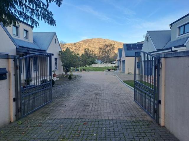 358 m² Land available in Dennehof
