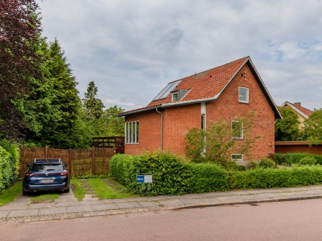 358OR0083 Holmeparken 51 Dejlig familievilla i charmerende Brede RealMæglerne