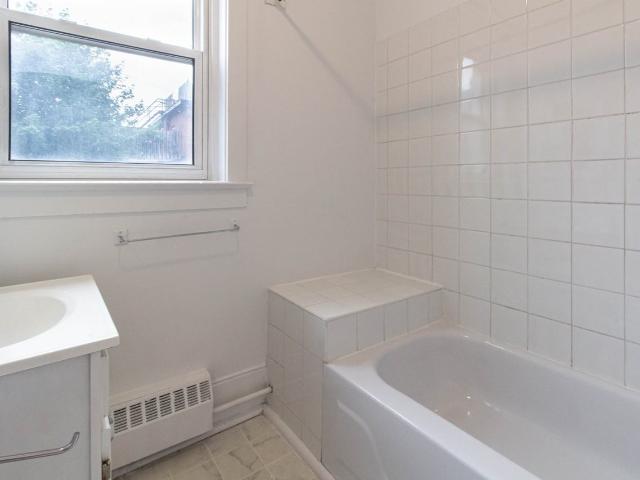 359 Elgin Street 3 Bedroom Apartment for Rent at 359 Elgin St, Ottawa, ON K2P 1M7 Centretown